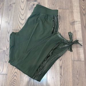 Fabletics women’s jogger pant